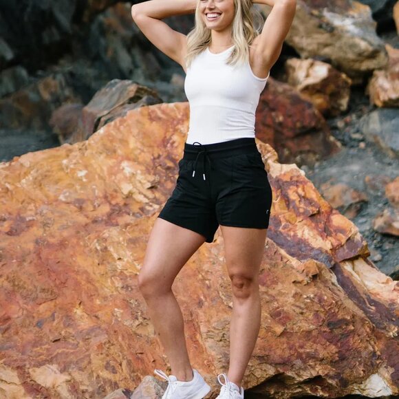 Zyia Black Canyon Shorts - Picture 2 of 4